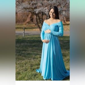 Stunning beautiful Maternity photoshoot Dress. The fabric is so soft & f…